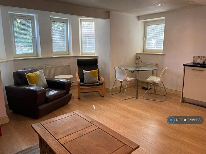 2 Bedroom Flat To Rent In Demesne Road, Manchester, M16