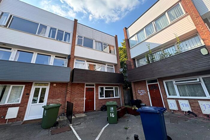 6 Bedroom Town House To Rent In Horwood Close, Oxford, OX3