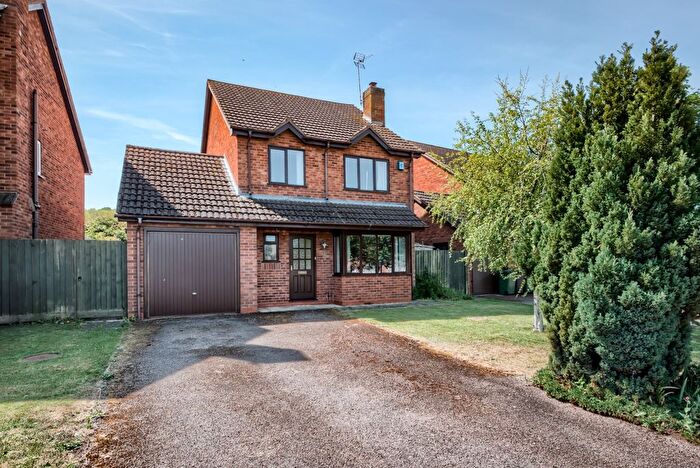4 Bedroom Detached House For Sale In Dovehouse Drive, Wellesbourne, Warwick, Warwickshire, CV35