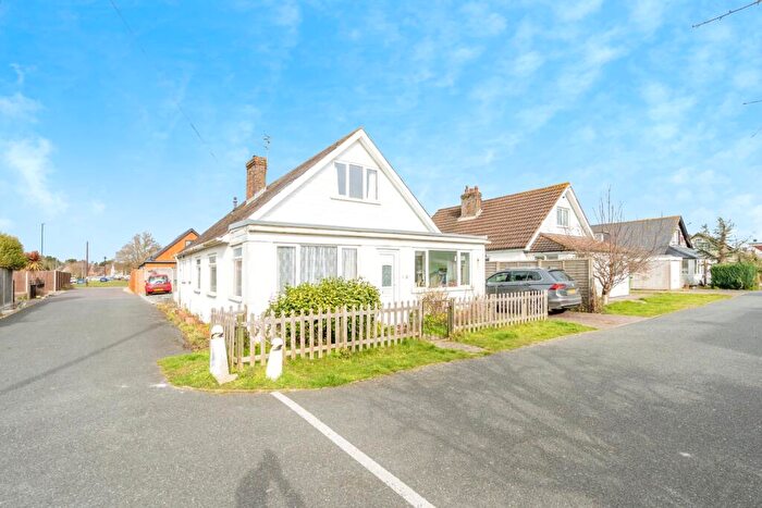 3 Bedroom Detached Bungalow For Sale In Tuscan Avenue, Bognor Regis, PO22