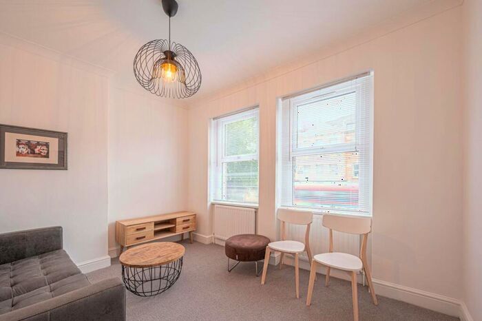 2 Bedroom Flat To Rent In Finchley Road, Child's Hill, London, NW2