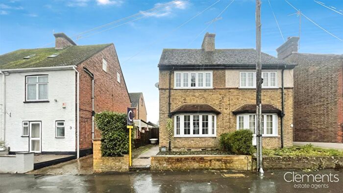 2 Bedroom Property To Rent In Rucklers Lane, Kings Langley, WD4