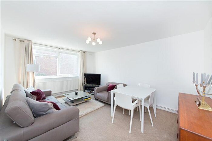 2 Bedroom Flat To Rent In Inglewood Road, West Hampstead, NW6