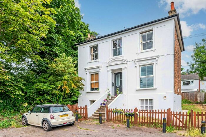 2 Bedroom Flat To Rent In Kelvin Grove, Sydenham, London, SE26