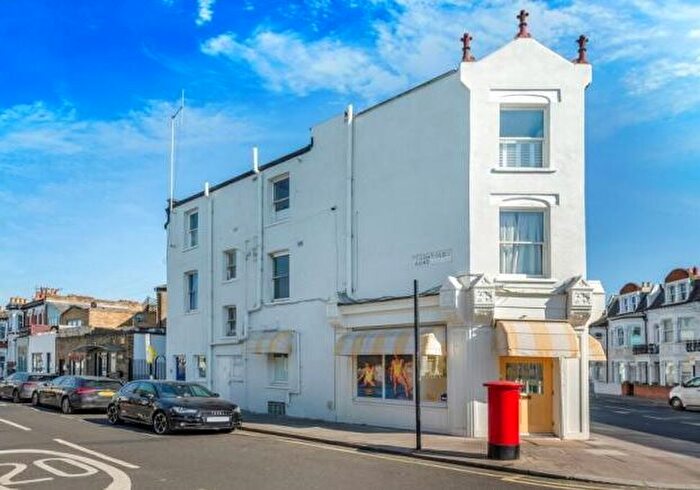 2 Bedroom Flat For Sale In B Shorrolds Road, Fulham, London, SW6