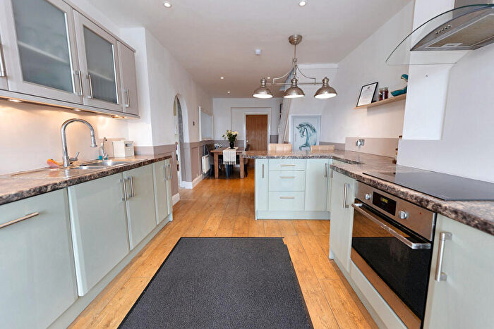 3 Bedroom Semi-Detached Bungalow For Sale In Harwich Road, Little Clacton, CO16