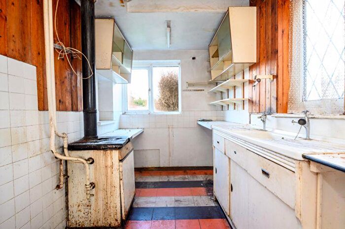 3 Bedroom Detached House For Sale In Wolsey Drive, Walton-On-Thames, KT12