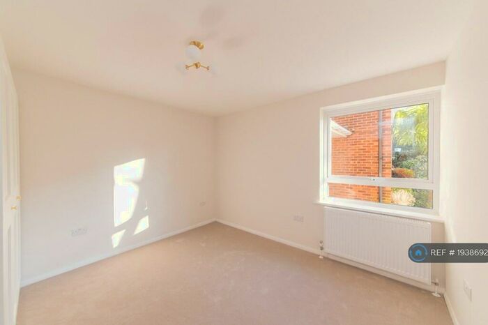 2 Bedroom Flat To Rent In Aran Drive, Stanmore, HA7