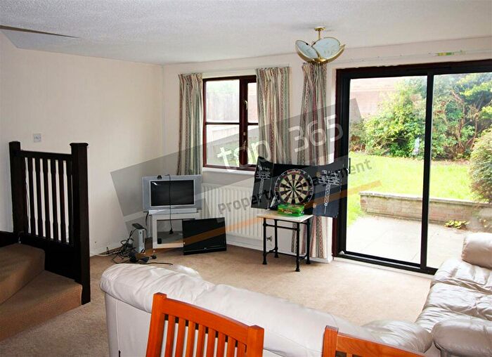 3 Bedroom Semi-Detached House To Rent In **£pppw Excluding** Hinchin Brook, Lenton, Nottingham, NG7