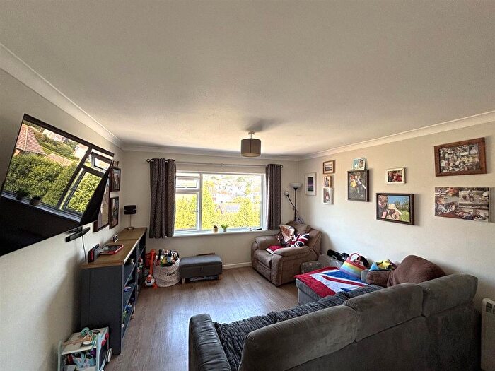 2 Bedroom Flat For Sale In Victoria Road, Swanage, BH19 - Photo 5