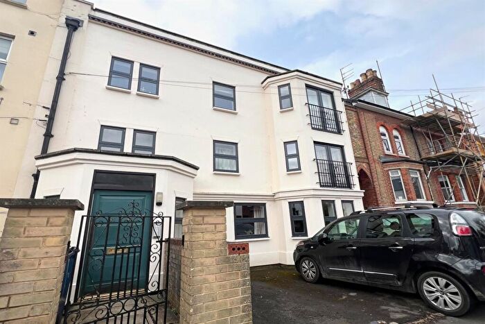 2 Bedroom Flat To Rent In - Rectory Road, Cowley, Oxford, OX4