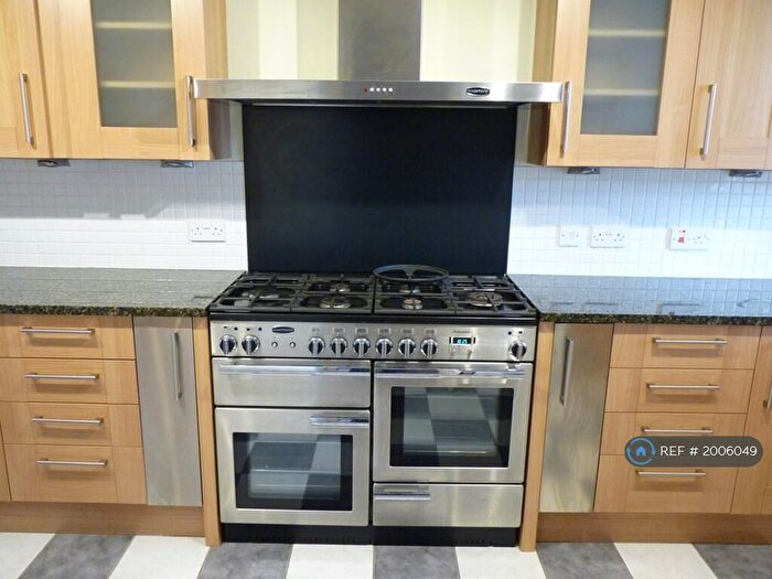 2 Bedroom Semi-Detached House To Rent In London, London, SE8