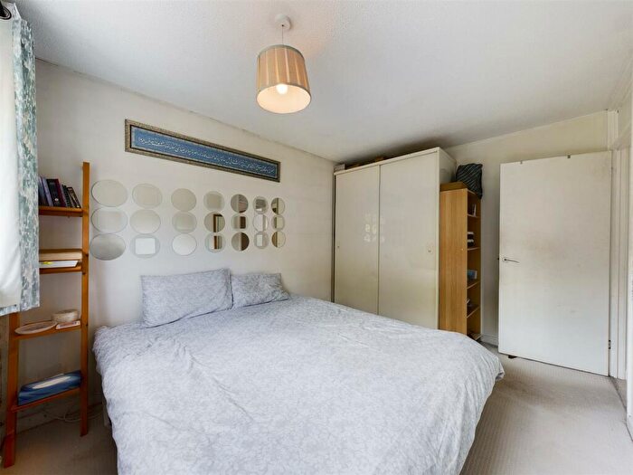4 Bedroom Detached House For Sale In Pound Hill, Crawley, RH10