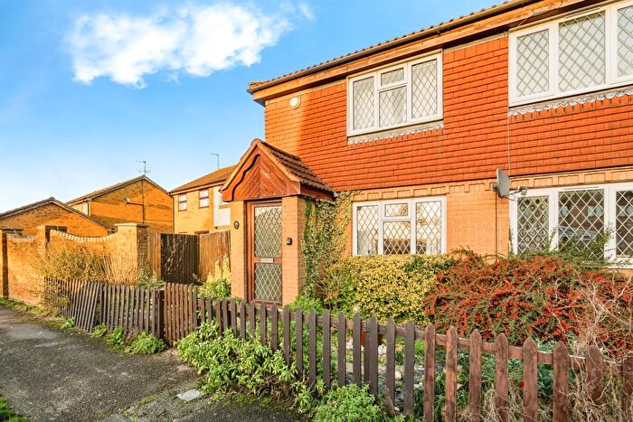 2 Bedroom Semi-Detached House For Sale In Oldhams Meadow, Aylesbury, HP20