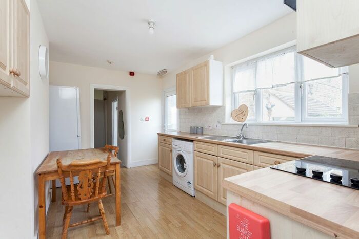 1 Bedroom Flat To Rent In Wallwood Road, Leytonstone, E11