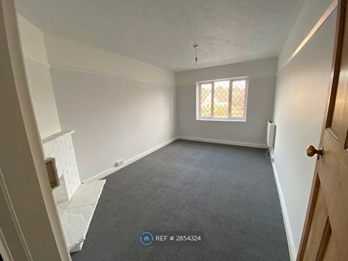 2 Bedroom Flat To Rent In London Road, East Grinstead, RH19