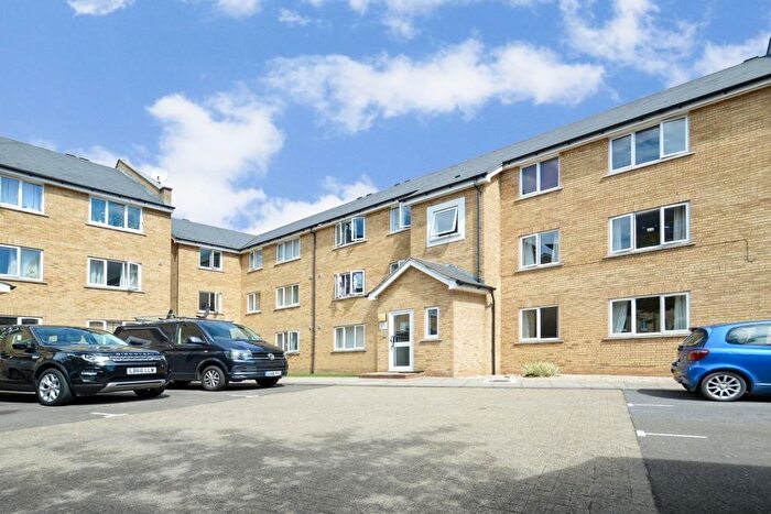 3 Bedroom Flat To Rent In Langbourne Place, London, E14