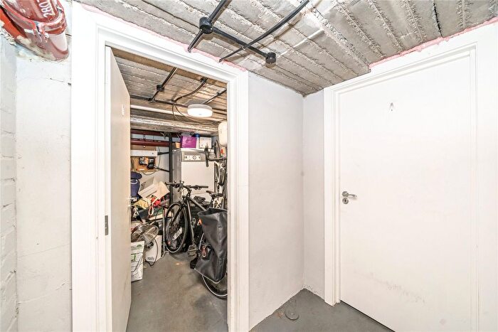 1 Bedroom Flat For Sale In Renfrew Road, London, SE11