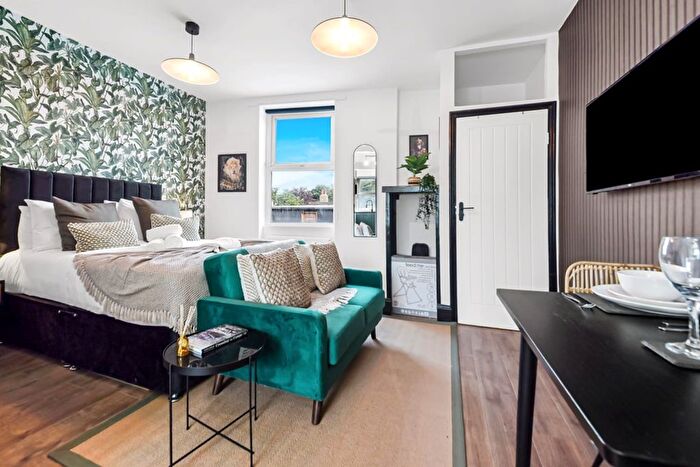 Studio To Rent In Wightman Road, Hornsey London, N8