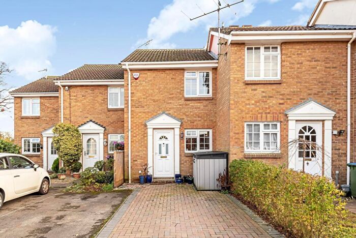 2 Bedroom Terraced House To Rent In Finnart Close, Weybridge, KT13