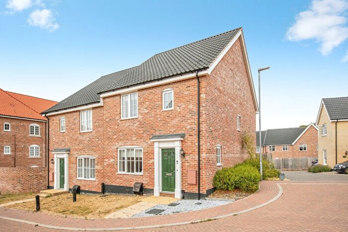 3 Bedroom Semi-Detached House For Sale In Jackdaw Close, Needham Market, Ipswich, IP6