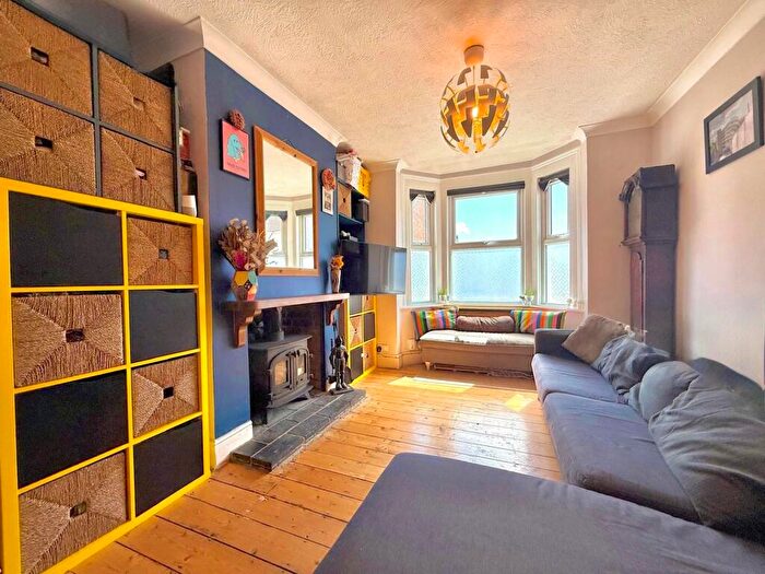 3 Bedroom Terraced House For Sale In Exmouth Street, Old Town, Swindon, SN1