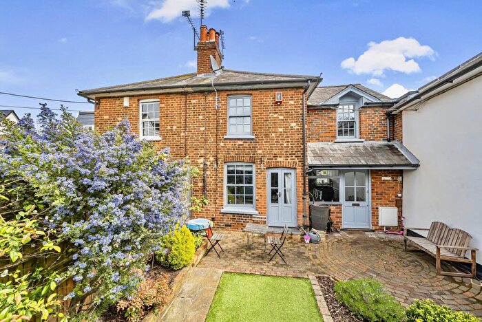 3 Bedroom Semi Detached House For Sale In Middle Road, Leatherhead, KT22