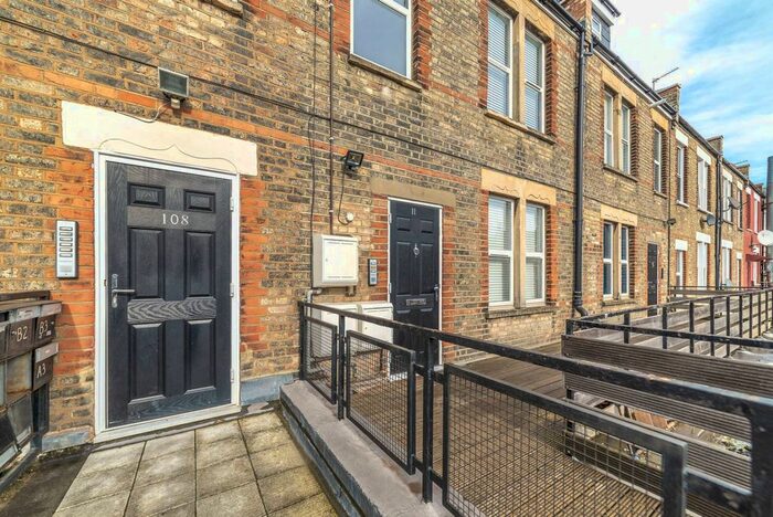 Studio To Rent In Ballards Lane, Finchley, London, N3