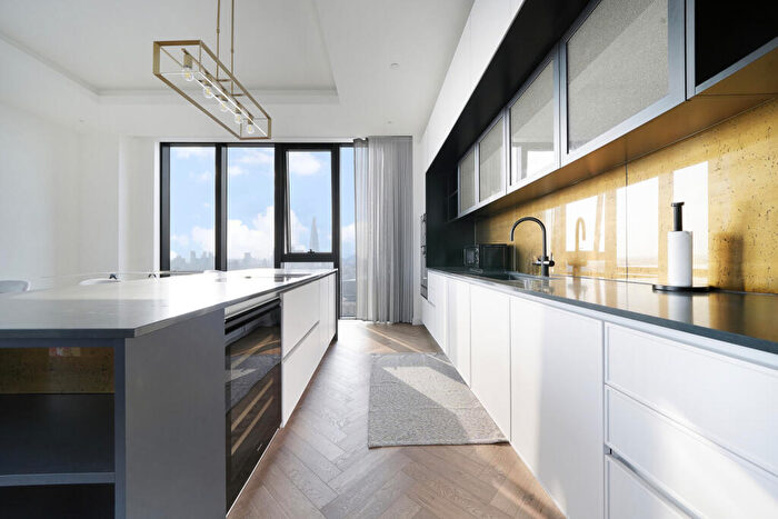 3 Bedroom Flat To Rent In Gauging Square, London Dock, E1W