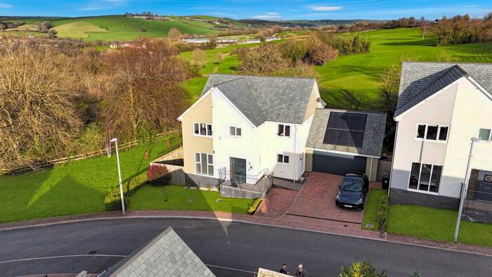 4 Bedroom Detached House For Sale In The Lawns, Barnstaple, EX32