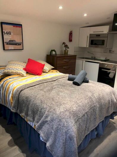 Studio To Rent In James Avenue, London, NW2