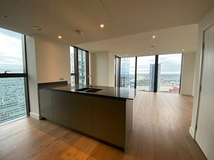 2 Bedroom Flat To Rent In Harcourt Tower, South Quay Plaza, Marsh Wall, Canary Wharf, London, E14