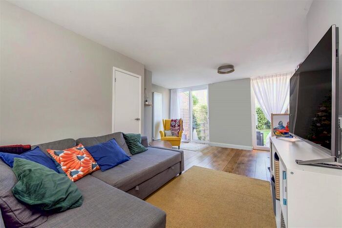 4 Bedroom End Of Terrace House To Rent In Golf Side, Twickenham, TW2