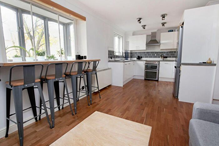 1 Bedroom Flat To Rent In Fillebrook Road, Leytonstone, E11