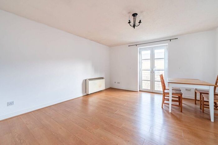 2 Bedroom Flat To Rent In Langbourne Place, Canary Wharf, London, E14