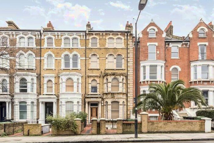 2 Bedroom Flat To Rent In Bedford Road, Clapham SW4