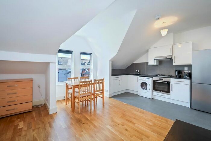 1 Bedroom Flat To Rent In Nemoure Road, Acton, W3