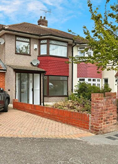 3 Bedroom Terraced House To Rent In Stephen Avenue, Rainham, Essex, RM13