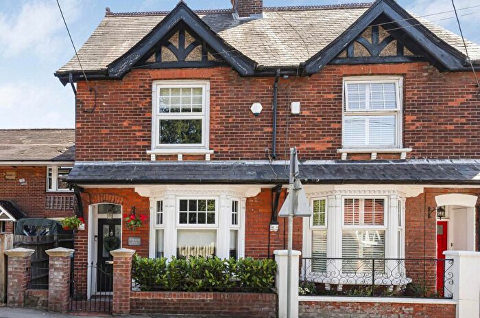 3 Bedroom Semi-Detached House For Sale In Tilmore Road, Petersfield, Hampshire, GU32
