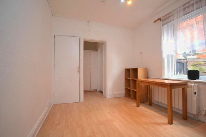 1 Bedroom Flat To Rent In Bulmershe Road, Earley, Reading, RG1