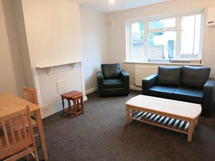 2 Bedroom Flat To Rent In Vine Place, Hounslow, TW3
