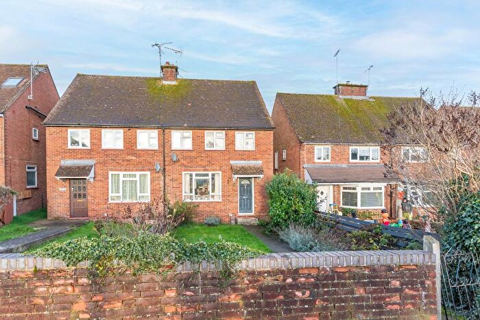 3 Bedroom Semi Detached House For Sale In Chelsea Green, Leighton Buzzard, LU7