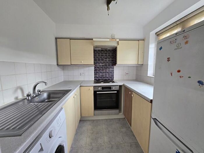 1 Bedroom Flat To Rent In Swaythling Close, Edmonton, N18
