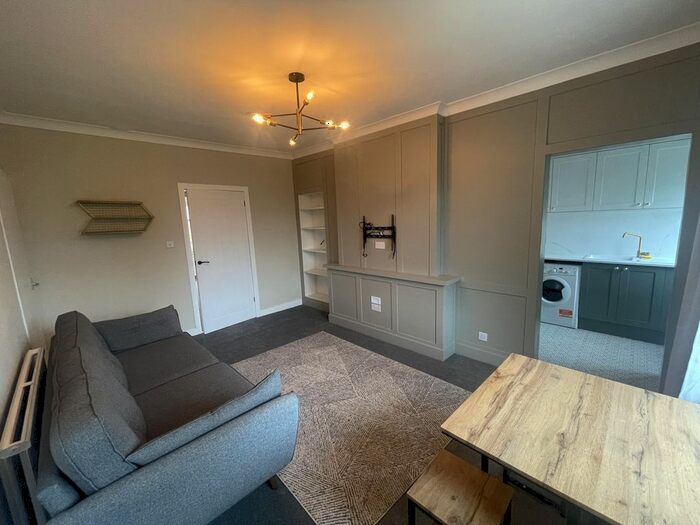 2 Bedroom Flat To Rent In Colinton Mains Grove, Edinburgh, EH13
