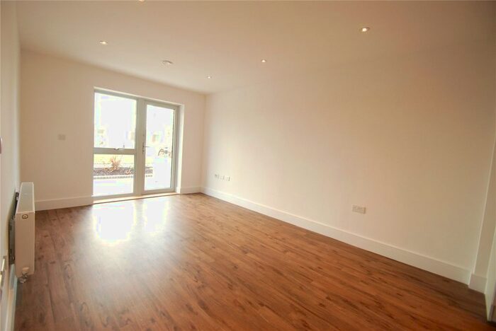 2 Bedroom Flat For Sale In Station View, Guildford, GU1