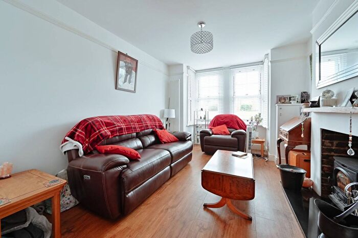 3 Bedroom Semi-detached House For Sale In Kingsland Road, Boxmoor, Hemel Hempstead, HP1