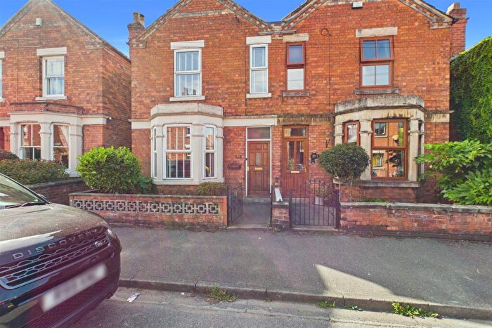 3 Bedroom Semi-Detached House For Sale In Spring Gardens, Newark, Nottinghamshire, NG24