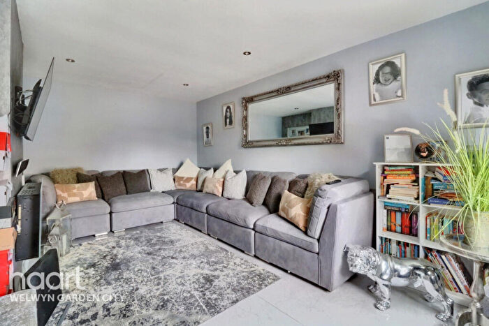 4 Bedroom Terraced House For Sale In Ross Close, Hatfield, AL10