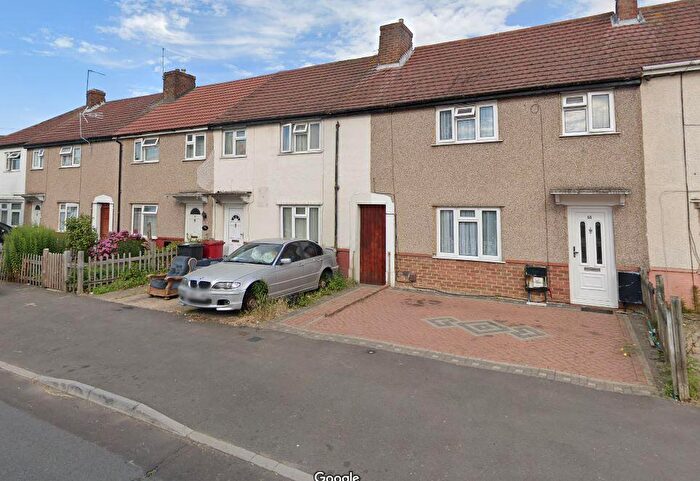 3 Bedroom House To Rent In Beresford Avenue, Slough, SL2