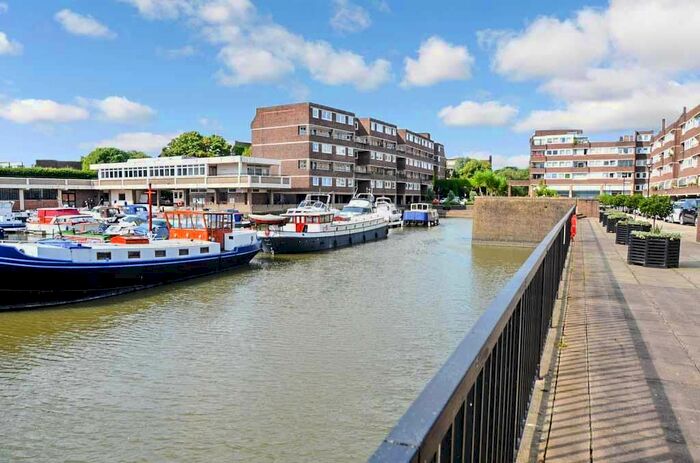 1 Bedroom Flat To Rent In Justin Close, Brentford, TW8